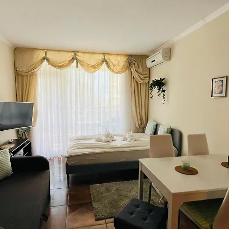 Abelia а-21 Sunny Appartement *