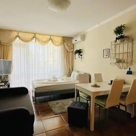Abelia а-21 Sunny * Slantchev Briag